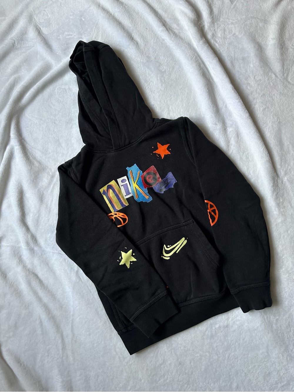 Nike boys Small Black Graphic Hoodie Colorful Logo Basketball Swoosh Pullover